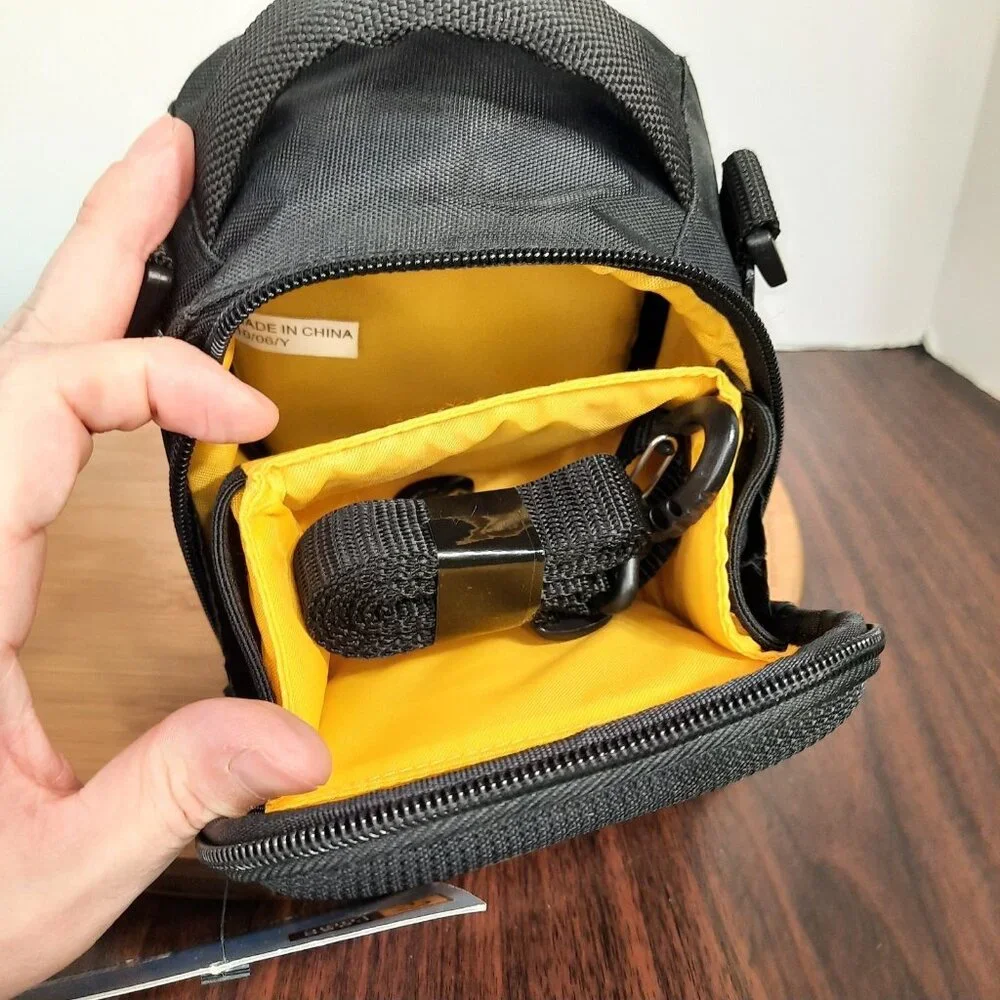 Case Logic Digital Camera Case Zipper Closure and Belt Loop 2006 NOS NEW